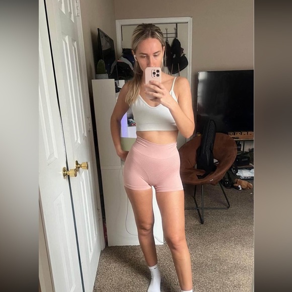 Message me ! Flawless Gymshark and lululemon shorts for sale - Picture 3 of 4